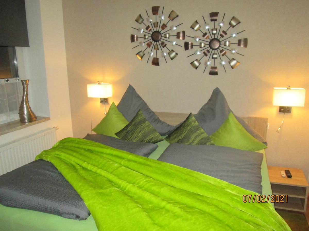 Zentrale-Ruhige Ferienwohnung Райхенбах-им-Фогтланд Екстериор снимка
